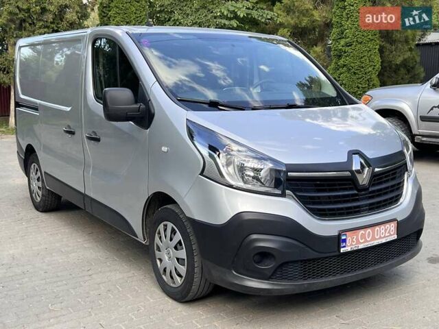 Серый Рено Трафик, объемом двигателя 2 л и пробегом 170 тыс. км за 17999 $, фото 12 на Automoto.ua