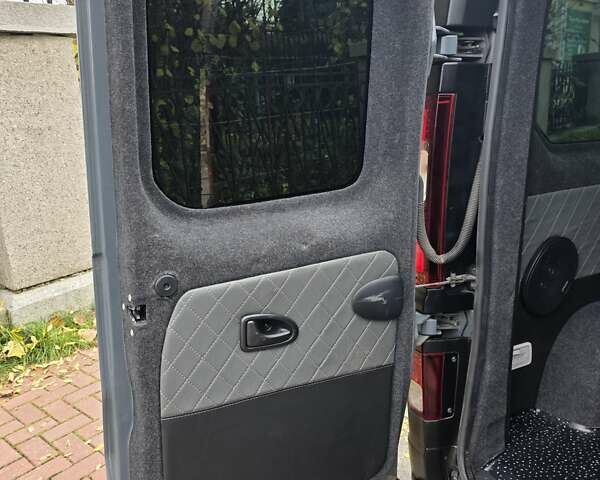 Серый Рено Трафик, объемом двигателя 2 л и пробегом 203 тыс. км за 23500 $, фото 14 на Automoto.ua