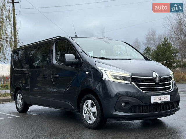 Серый Рено Трафик, объемом двигателя 2 л и пробегом 210 тыс. км за 24300 $, фото 1 на Automoto.ua
