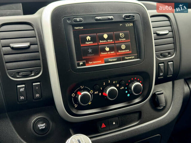 Серый Рено Трафик, объемом двигателя 2 л и пробегом 93 тыс. км за 25999 $, фото 51 на Automoto.ua