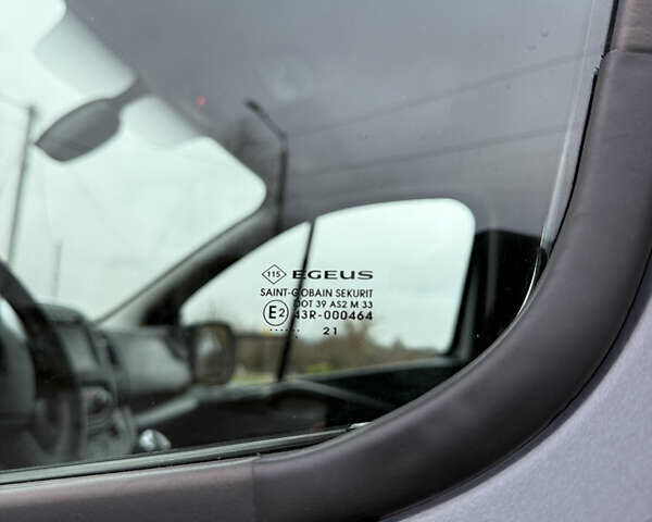 Серый Рено Трафик, объемом двигателя 2 л и пробегом 210 тыс. км за 24300 $, фото 9 на Automoto.ua