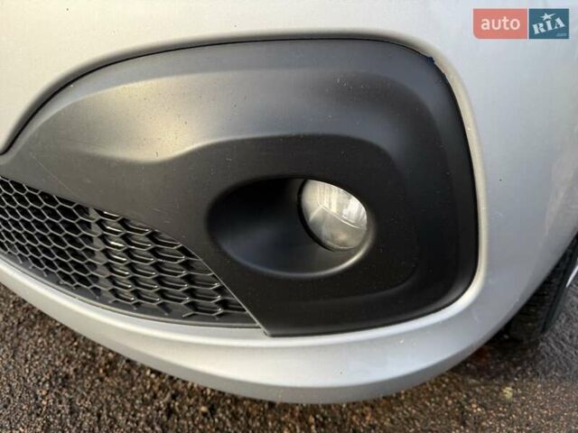 Серый Рено Трафик, объемом двигателя 2 л и пробегом 205 тыс. км за 25700 $, фото 12 на Automoto.ua
