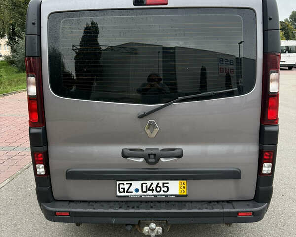 Сірий Рено Трафік, об'ємом двигуна 2 л та пробігом 219 тис. км за 21999 $, фото 4 на Automoto.ua
