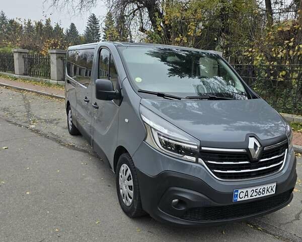 Серый Рено Трафик, объемом двигателя 2 л и пробегом 203 тыс. км за 23500 $, фото 1 на Automoto.ua