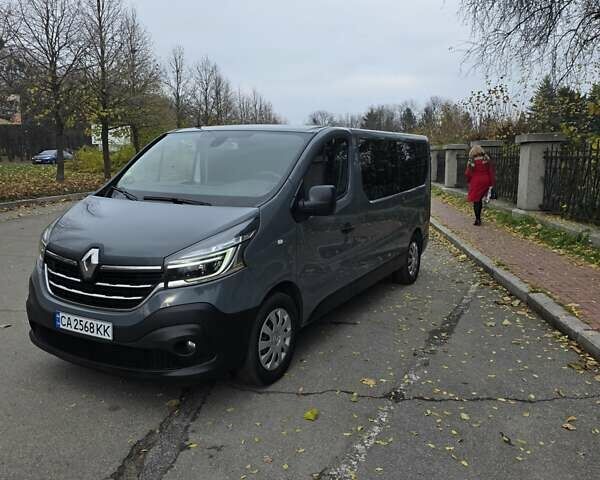 Серый Рено Трафик, объемом двигателя 2 л и пробегом 203 тыс. км за 23500 $, фото 2 на Automoto.ua