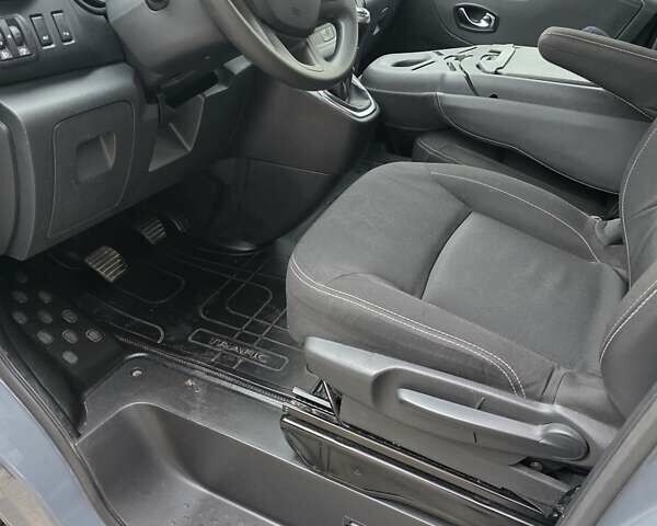 Серый Рено Трафик, объемом двигателя 2 л и пробегом 203 тыс. км за 23500 $, фото 35 на Automoto.ua