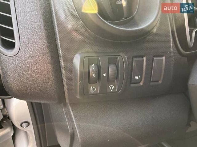 Серый Рено Трафик, объемом двигателя 2 л и пробегом 205 тыс. км за 25700 $, фото 21 на Automoto.ua