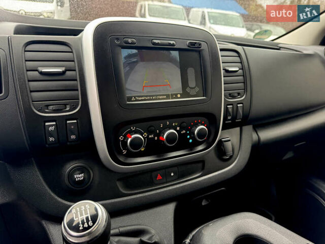 Серый Рено Трафик, объемом двигателя 2 л и пробегом 93 тыс. км за 25999 $, фото 47 на Automoto.ua