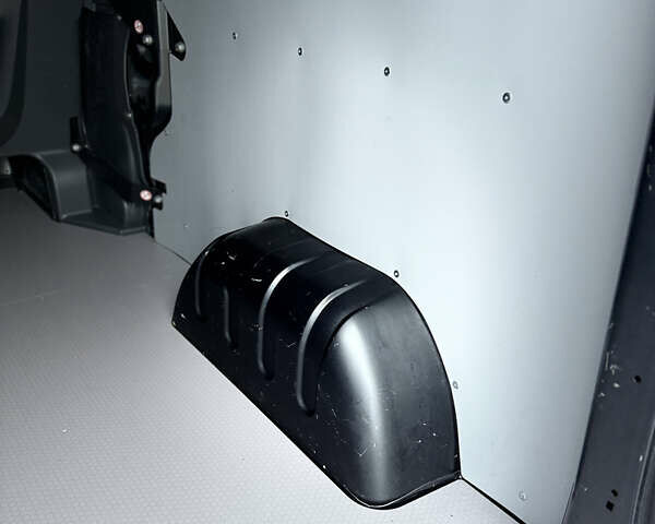 Серый Рено Трафик, объемом двигателя 2 л и пробегом 210 тыс. км за 24300 $, фото 18 на Automoto.ua