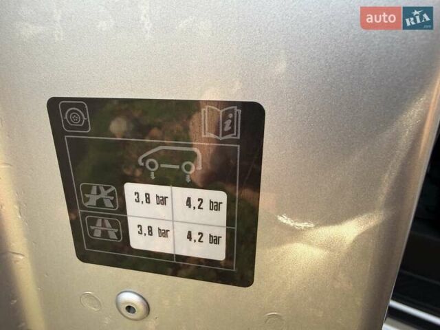 Серый Рено Трафик, объемом двигателя 2 л и пробегом 205 тыс. км за 25700 $, фото 30 на Automoto.ua