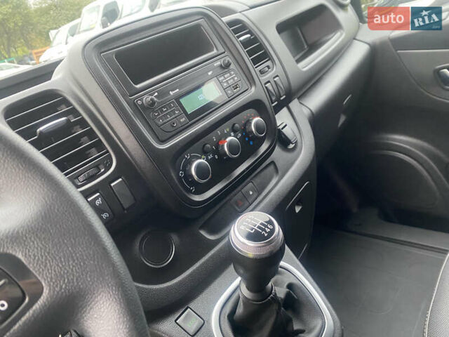 Серый Рено Трафик, объемом двигателя 2 л и пробегом 150 тыс. км за 22500 $, фото 26 на Automoto.ua