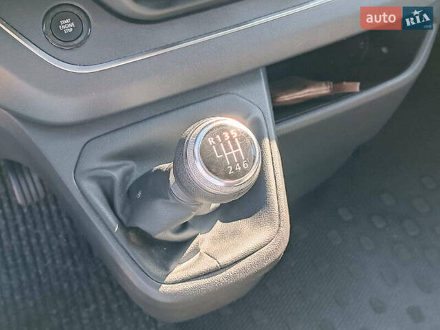 Сірий Рено Трафік, об'ємом двигуна 2 л та пробігом 192 тис. км за 28290 $, фото 28 на Automoto.ua