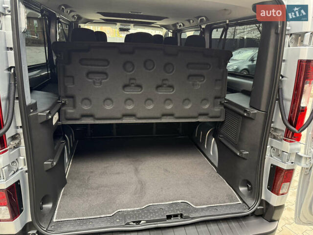 Серый Рено Трафик, объемом двигателя 2 л и пробегом 150 тыс. км за 29900 $, фото 48 на Automoto.ua