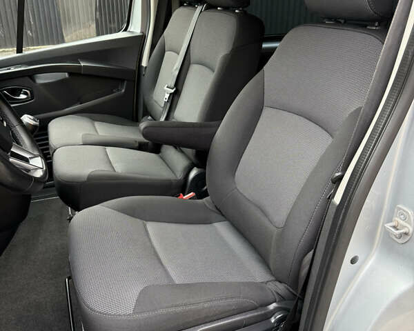 Серый Рено Трафик, объемом двигателя 2 л и пробегом 150 тыс. км за 29900 $, фото 20 на Automoto.ua