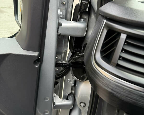 Серый Рено Трафик, объемом двигателя 2 л и пробегом 150 тыс. км за 29900 $, фото 18 на Automoto.ua