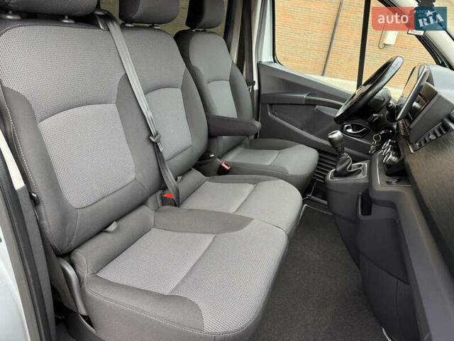 Серый Рено Трафик, объемом двигателя 2 л и пробегом 150 тыс. км за 29900 $, фото 30 на Automoto.ua