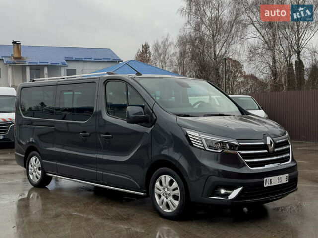 Серый Рено Трафик, объемом двигателя 2 л и пробегом 107 тыс. км за 35999 $, фото 1 на Automoto.ua