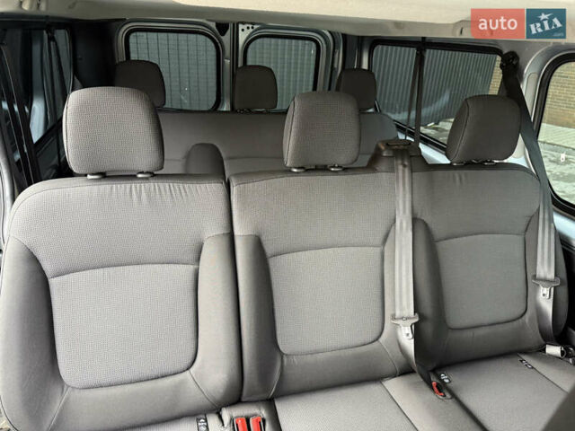 Серый Рено Трафик, объемом двигателя 2 л и пробегом 150 тыс. км за 29900 $, фото 40 на Automoto.ua