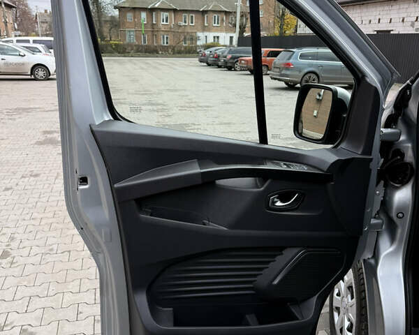 Серый Рено Трафик, объемом двигателя 2 л и пробегом 150 тыс. км за 29900 $, фото 16 на Automoto.ua