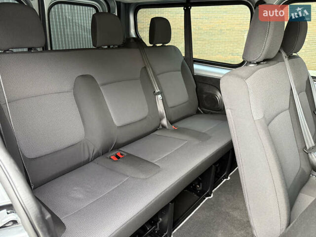 Серый Рено Трафик, объемом двигателя 2 л и пробегом 150 тыс. км за 29900 $, фото 35 на Automoto.ua