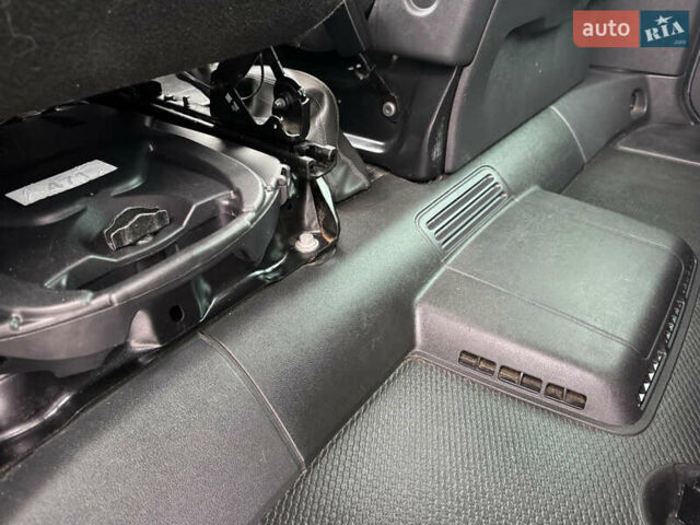 Серый Рено Трафик, объемом двигателя 2 л и пробегом 107 тыс. км за 35999 $, фото 13 на Automoto.ua