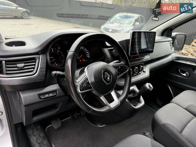 Серый Рено Трафик, объемом двигателя 2 л и пробегом 150 тыс. км за 29900 $, фото 19 на Automoto.ua