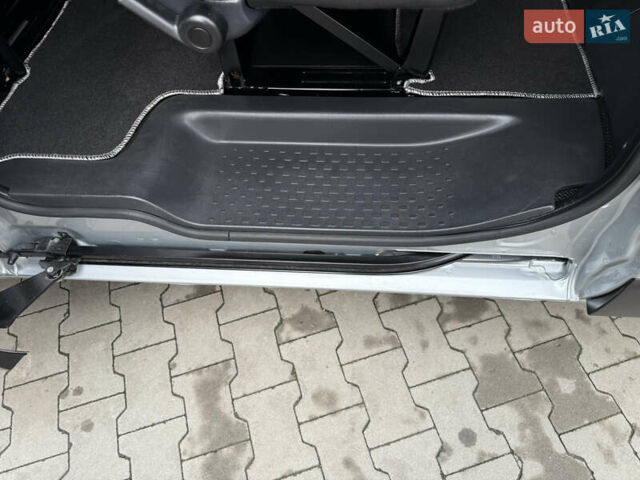 Серый Рено Трафик, объемом двигателя 2 л и пробегом 150 тыс. км за 29900 $, фото 38 на Automoto.ua