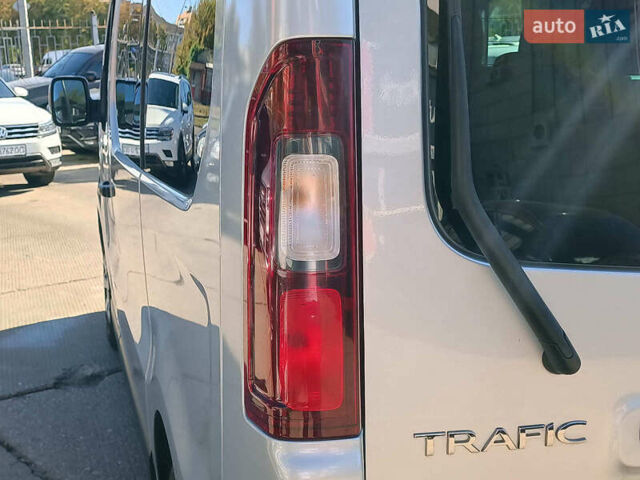 Сірий Рено Трафік, об'ємом двигуна 2 л та пробігом 192 тис. км за 30940 $, фото 16 на Automoto.ua