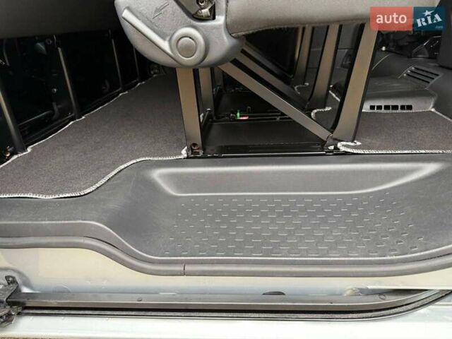 Сірий Рено Трафік, об'ємом двигуна 2 л та пробігом 150 тис. км за 28800 $, фото 54 на Automoto.ua