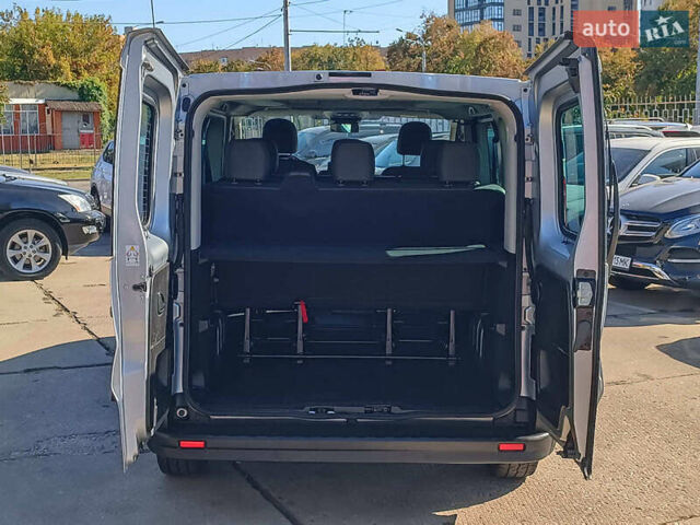 Сірий Рено Трафік, об'ємом двигуна 2 л та пробігом 192 тис. км за 30940 $, фото 13 на Automoto.ua