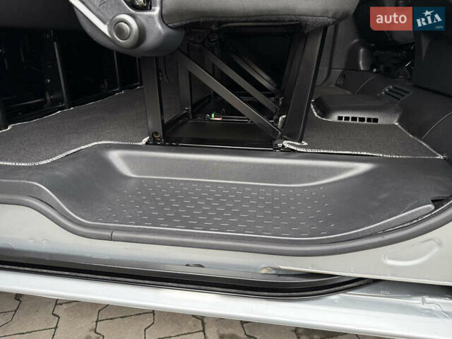 Серый Рено Трафик, объемом двигателя 2 л и пробегом 150 тыс. км за 29900 $, фото 37 на Automoto.ua