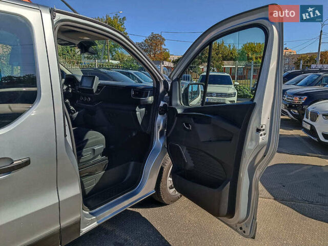 Сірий Рено Трафік, об'ємом двигуна 2 л та пробігом 192 тис. км за 28290 $, фото 9 на Automoto.ua