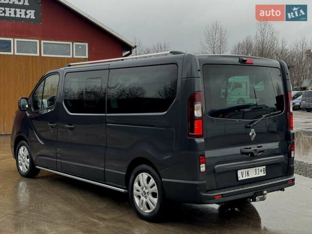 Серый Рено Трафик, объемом двигателя 2 л и пробегом 107 тыс. км за 35999 $, фото 3 на Automoto.ua