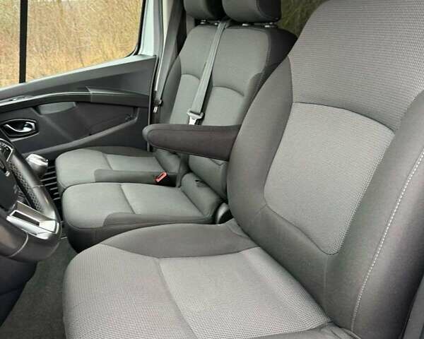 Сірий Рено Трафік, об'ємом двигуна 2 л та пробігом 150 тис. км за 28800 $, фото 37 на Automoto.ua