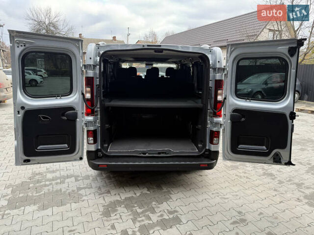 Серый Рено Трафик, объемом двигателя 2 л и пробегом 150 тыс. км за 29900 $, фото 43 на Automoto.ua