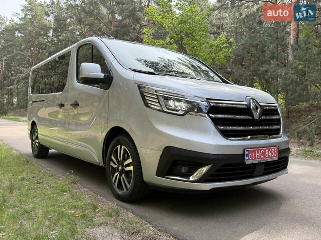 Серый Рено Трафик, объемом двигателя 2 л и пробегом 83 тыс. км за 46800 $, фото 2 на Automoto.ua