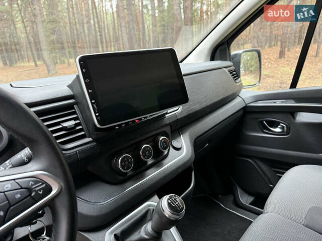 Серый Рено Трафик, объемом двигателя 2 л и пробегом 125 тыс. км за 32800 $, фото 37 на Automoto.ua