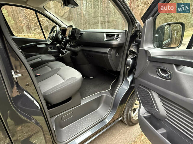 Серый Рено Трафик, объемом двигателя 2 л и пробегом 125 тыс. км за 32800 $, фото 40 на Automoto.ua