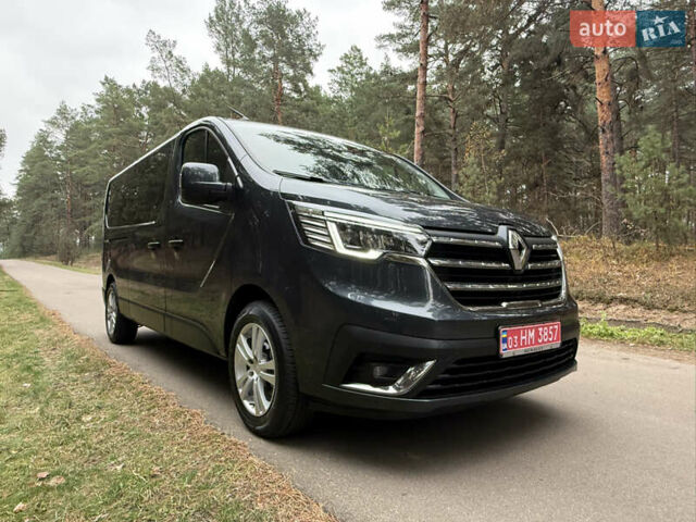 Серый Рено Трафик, объемом двигателя 2 л и пробегом 125 тыс. км за 32800 $, фото 2 на Automoto.ua