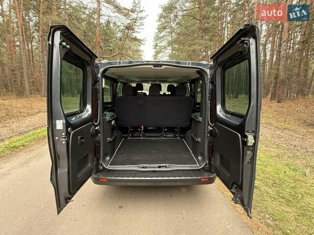 Серый Рено Трафик, объемом двигателя 2 л и пробегом 125 тыс. км за 32800 $, фото 53 на Automoto.ua