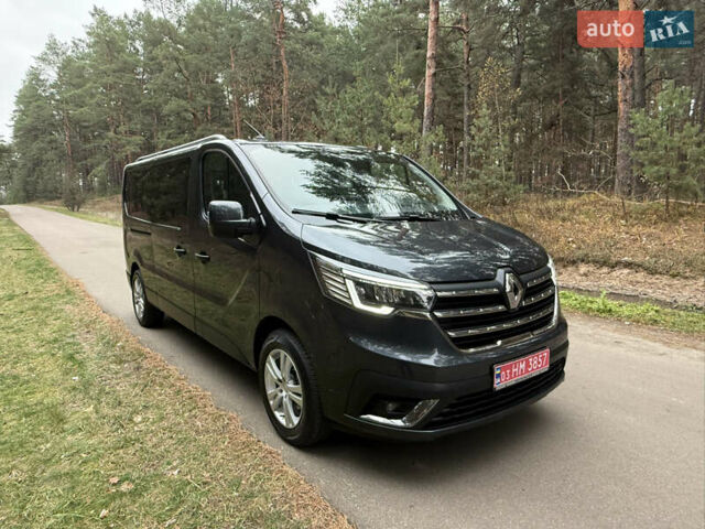 Серый Рено Трафик, объемом двигателя 2 л и пробегом 125 тыс. км за 32800 $, фото 1 на Automoto.ua