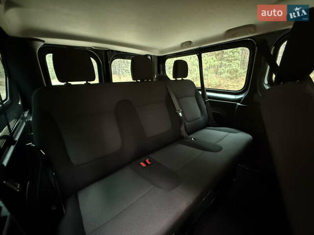 Серый Рено Трафик, объемом двигателя 2 л и пробегом 125 тыс. км за 32800 $, фото 50 на Automoto.ua