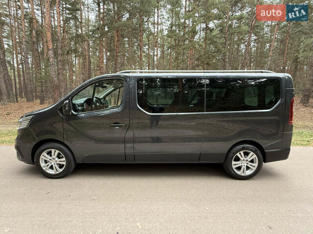 Серый Рено Трафик, объемом двигателя 2 л и пробегом 125 тыс. км за 32800 $, фото 7 на Automoto.ua