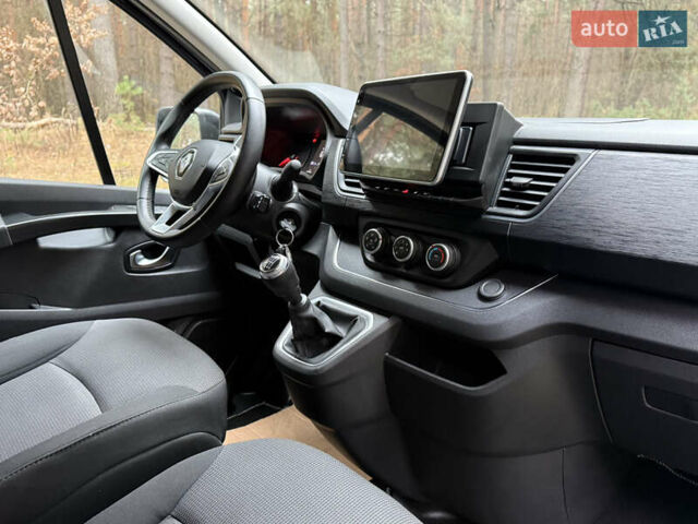 Серый Рено Трафик, объемом двигателя 2 л и пробегом 125 тыс. км за 32800 $, фото 43 на Automoto.ua