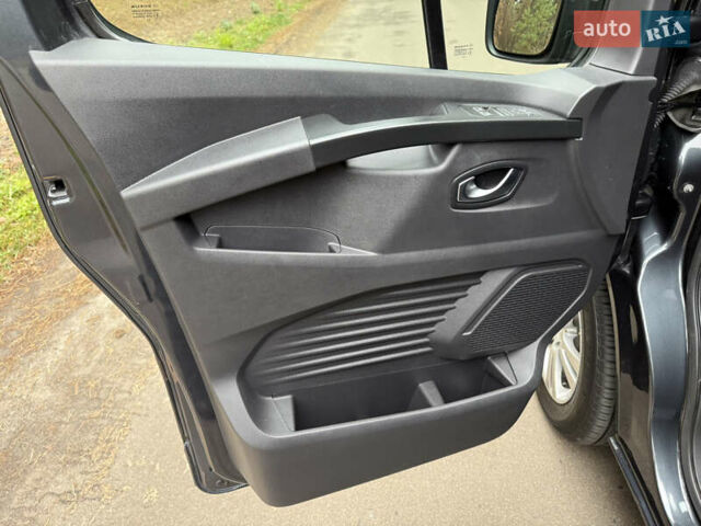 Серый Рено Трафик, объемом двигателя 2 л и пробегом 125 тыс. км за 32800 $, фото 32 на Automoto.ua