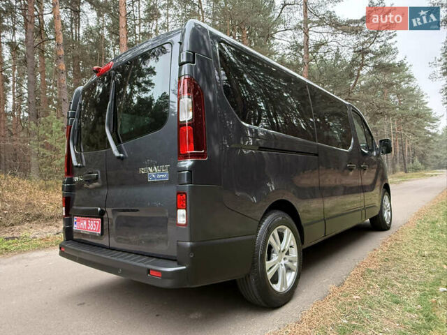 Серый Рено Трафик, объемом двигателя 2 л и пробегом 125 тыс. км за 32800 $, фото 72 на Automoto.ua