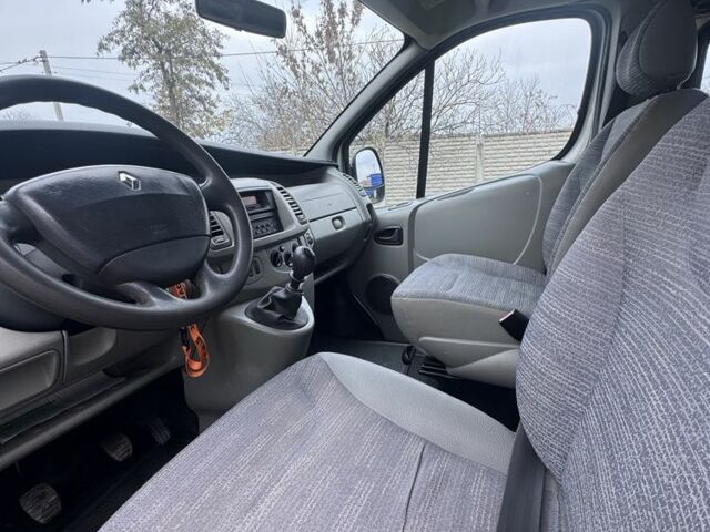 Серый Рено Трафик, объемом двигателя 2.5 л и пробегом 130 тыс. км за 13100 $, фото 5 на Automoto.ua