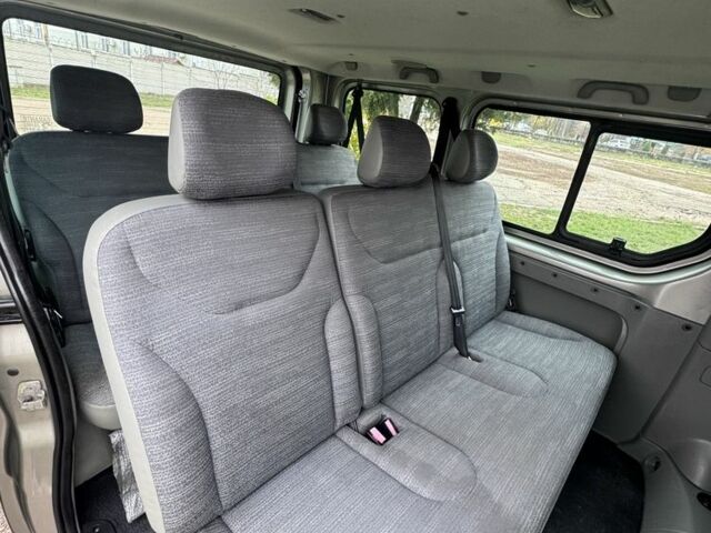 Серый Рено Трафик, объемом двигателя 2.5 л и пробегом 130 тыс. км за 13100 $, фото 2 на Automoto.ua