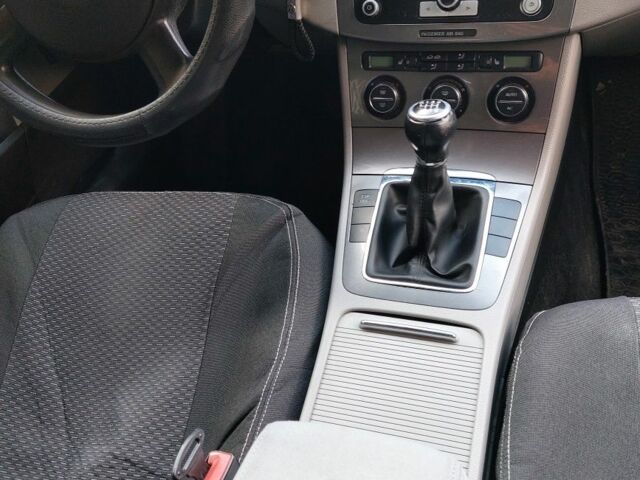 Серый Рено Трафик, объемом двигателя 2 л и пробегом 300 тыс. км за 5000 $, фото 7 на Automoto.ua