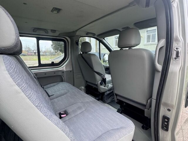 Серый Рено Трафик, объемом двигателя 2.5 л и пробегом 130 тыс. км за 13100 $, фото 3 на Automoto.ua